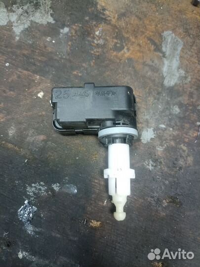 Мотор корректора фары Фольцваген Поло 1Q0941295