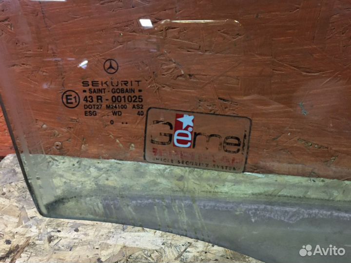 Стекло переднее правое Mercedes w210