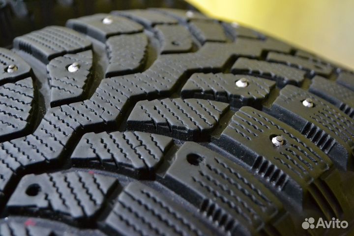 Bridgestone Blizzak Spike-01 205/60 R16