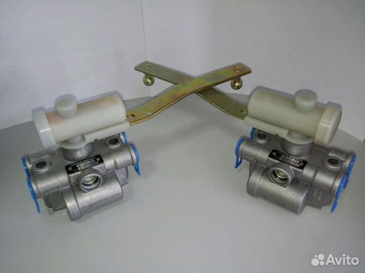 Кран уровня пола задний Mercedes