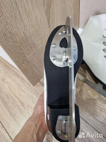 Коньки фигурные 35 размер