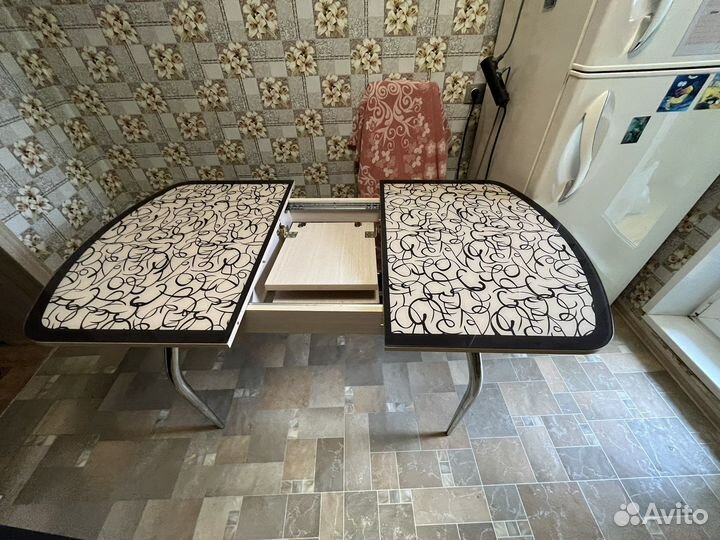 Кухонный стол