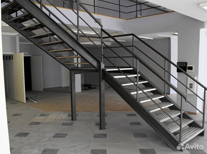 Лестница на металлическом каркасе дизайн 4073