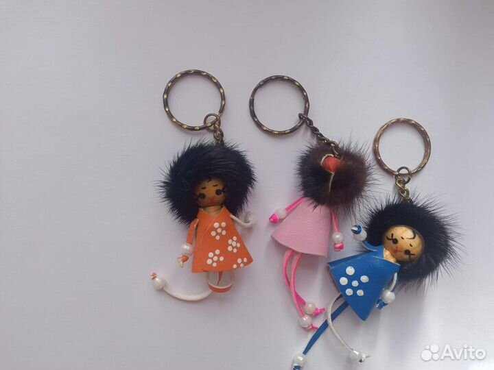 Брелок девочка манголка натуральный мех кожа