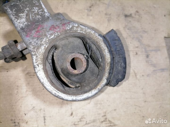 Подушка двигателя Sprinter Carib AE90