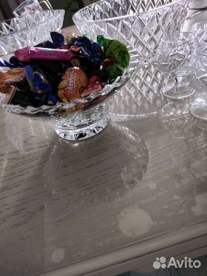 Фарфоровая посуда, хрусталь