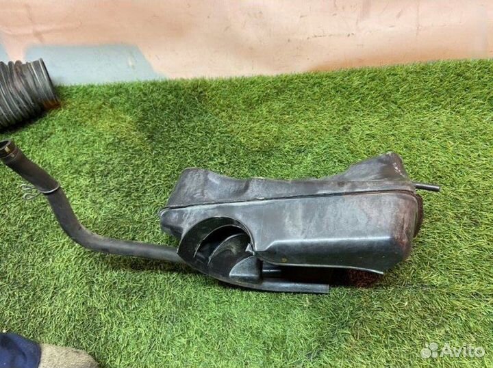 Резонатор воздушного фильтра Toyota Chaser