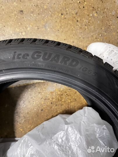 Yokohama Ice Guard IG65 295/40 R21 111T