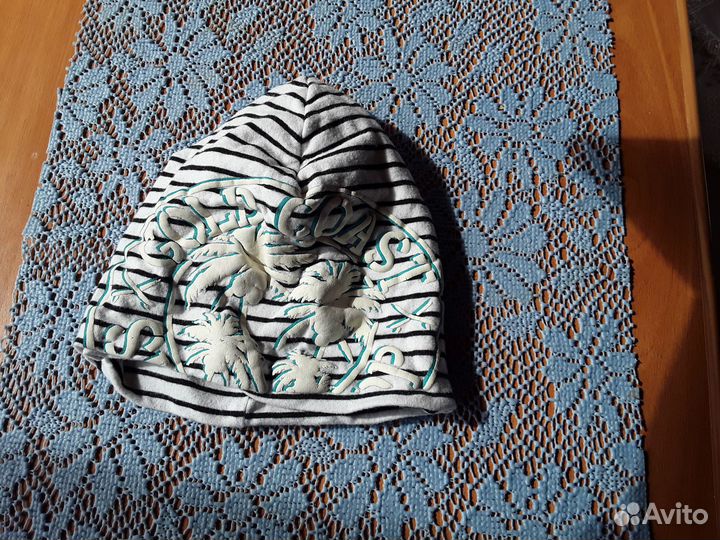 Новые фирменные шапочки +носочки