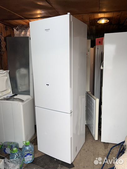 Холодильник Hotpoint Ariston HF4200W