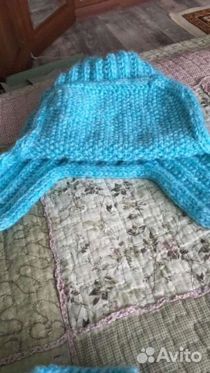 Комплект шапка, манишка и варежки