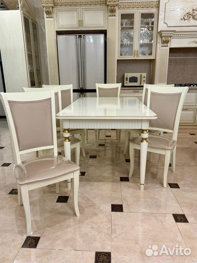 Кухонный стол и стулья