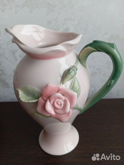 Кувшин фарфор