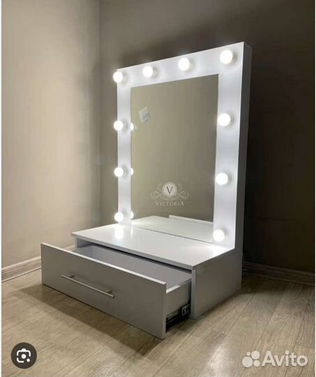 Гримерное зеркало (столик) с подсветкой