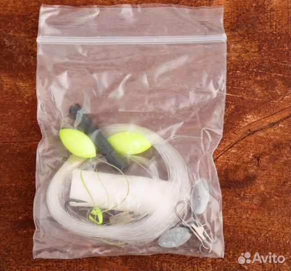 Подарок карабин-брелок из паракорда на 23 февраля