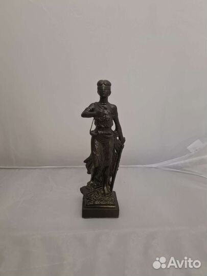 Фемида статуэтка