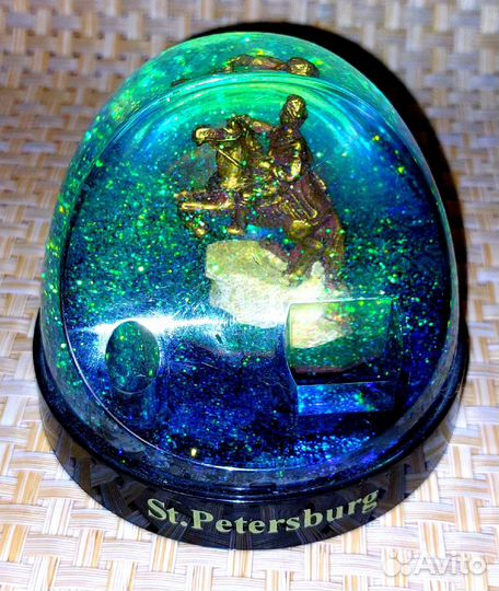 Карандашница сувенирная в виде шара с блёстками