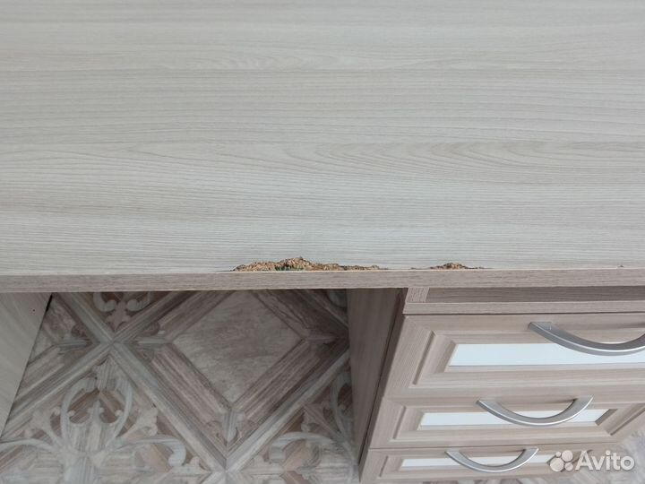 Письменный стол