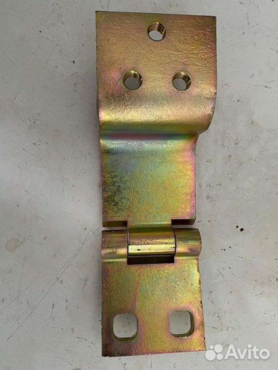 Петля задней двери багажного отделения