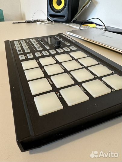 Драм машина Native Instruments Maschine Mikro MK2
