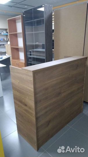Новые Ресепшен с выкатной тумбой в Наличии