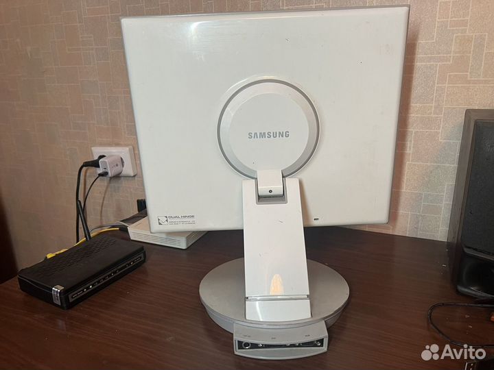 Монитор Samsung