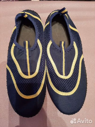 Обувь для бассейна и пляжа (аквашузы)