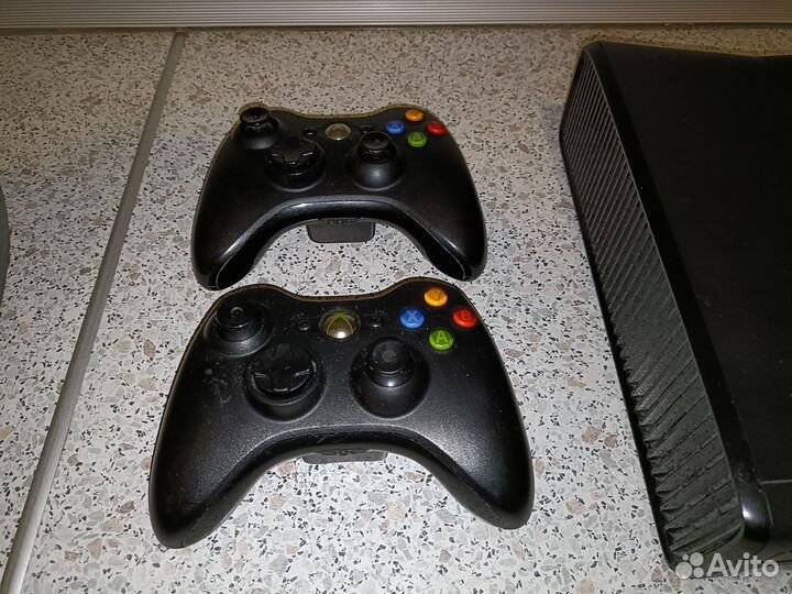 Xbox 360 прошитый (2 джойстика, игры)