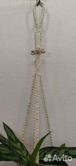 Кашпо для цветов подвесное в технике макраме