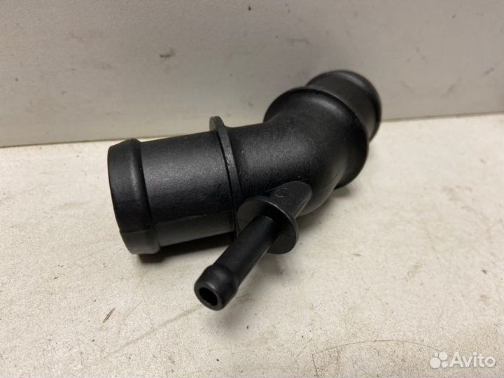 Фланец системы охлаждения Volkswagen Golf Iv/Bora