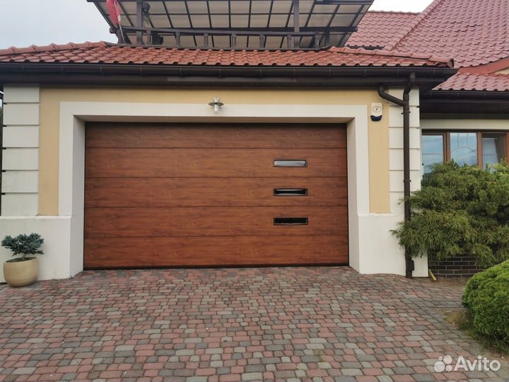 Секционные ворота Alutech из сэндвич-панелей