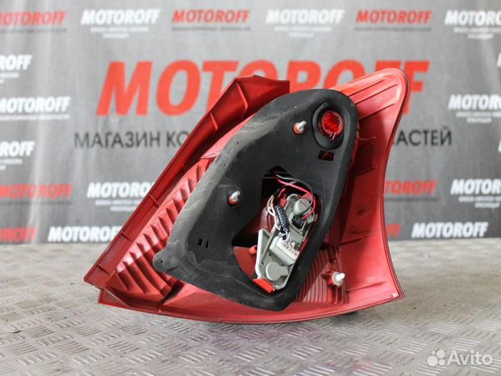 Стоп левый Toyota Vitz SCP90 52-142 1 модель А00