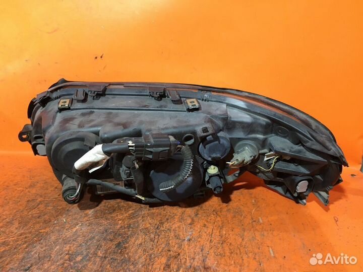 Фара левая/правая Volvo V70 SW ксенон