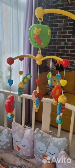 Мобиль на кроватку жирафики