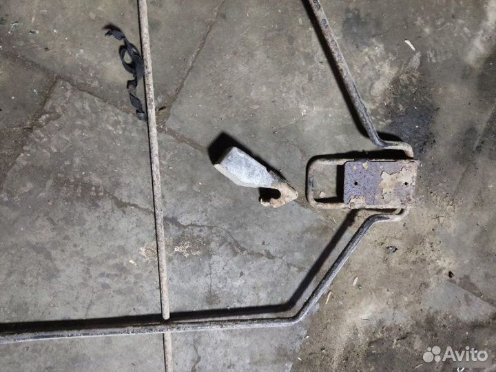 Кронштейн запасного колеса Renault Megane 3