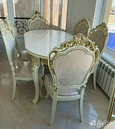 Стол и стулья