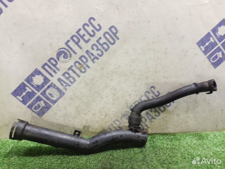 Патрубок системы охлаждения Peugeot 308 хэтчбек