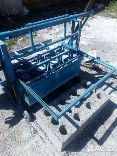 Станок для производства бетонных блоков, с завода