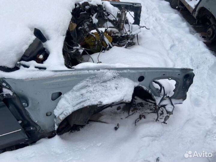 Лонжерон передний правый Toyota Crown JZS141