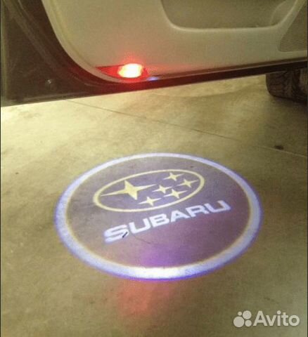 Подсветка в двери с проекцией логотипа Субару пара
