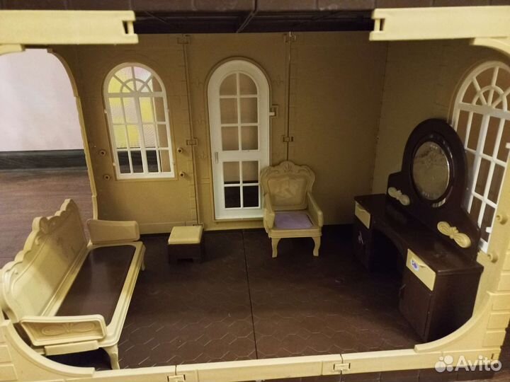 Кукольный дом с мебелью
