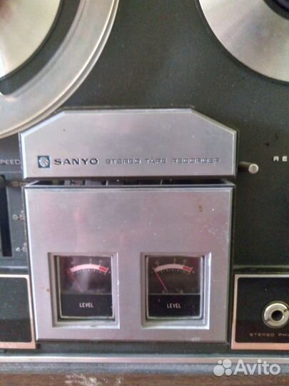 Катушечный магнитофон Sanyo б/у