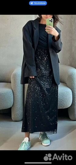 Юбка с пайетками новая