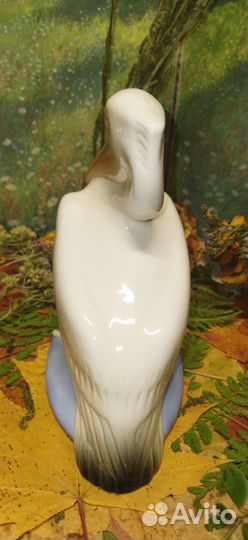 Пеликан большой фарфоровая статуэтка