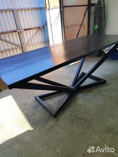 Кухонный обеденный стол из массива