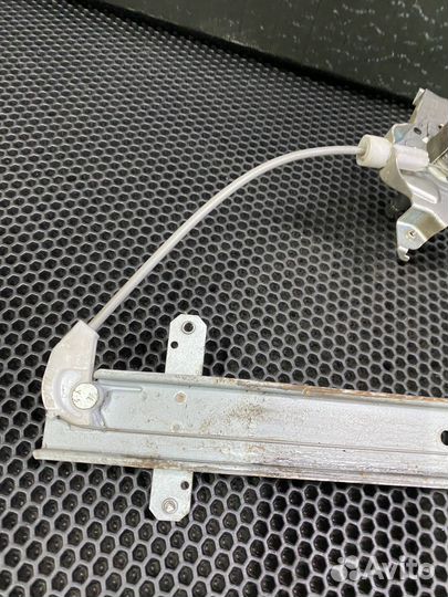 Стеклоподьемник задний правый almera g15