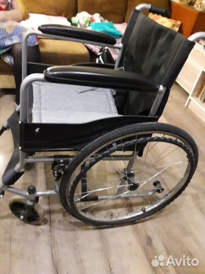 Коляска инвалидная и ходунки