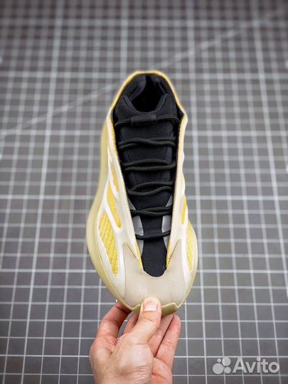 Кроссовки Adidas Yeezy 700 V3