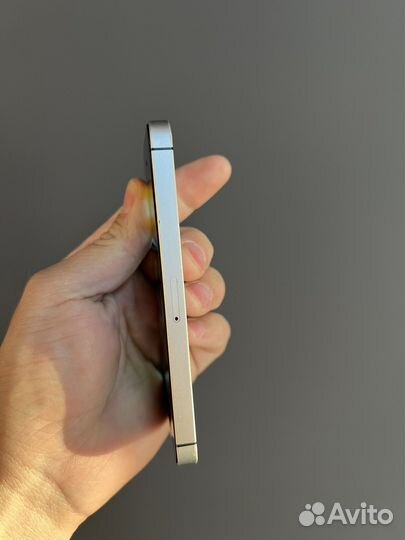 iPhone SE, 32 ГБ