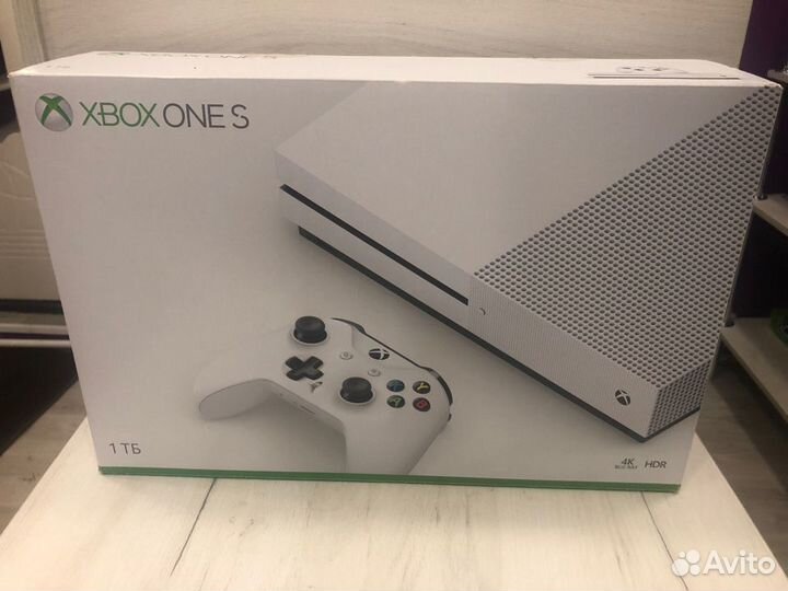 X-Box One S 1tb + 4 игры (MK11/UFC4), Trade-In